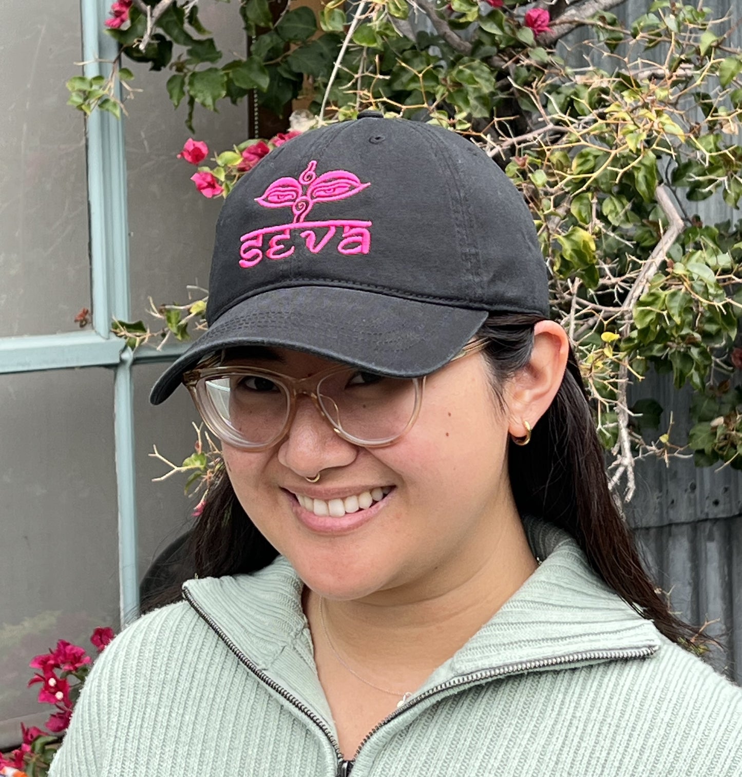 Black baseball cap with vintage logo