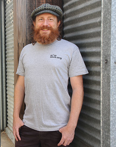 Men's Short Sleeved Gray T Shirt with Pocket Logo